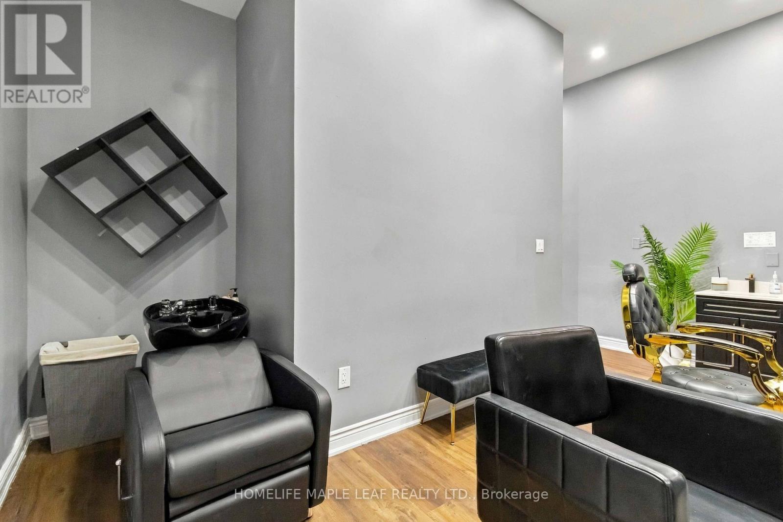 8 Flowertown Avenue — photo 17