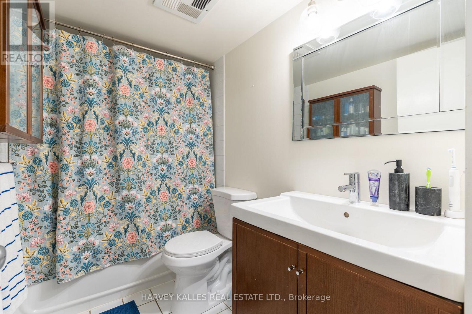 36 Charlotte Street — photo 24