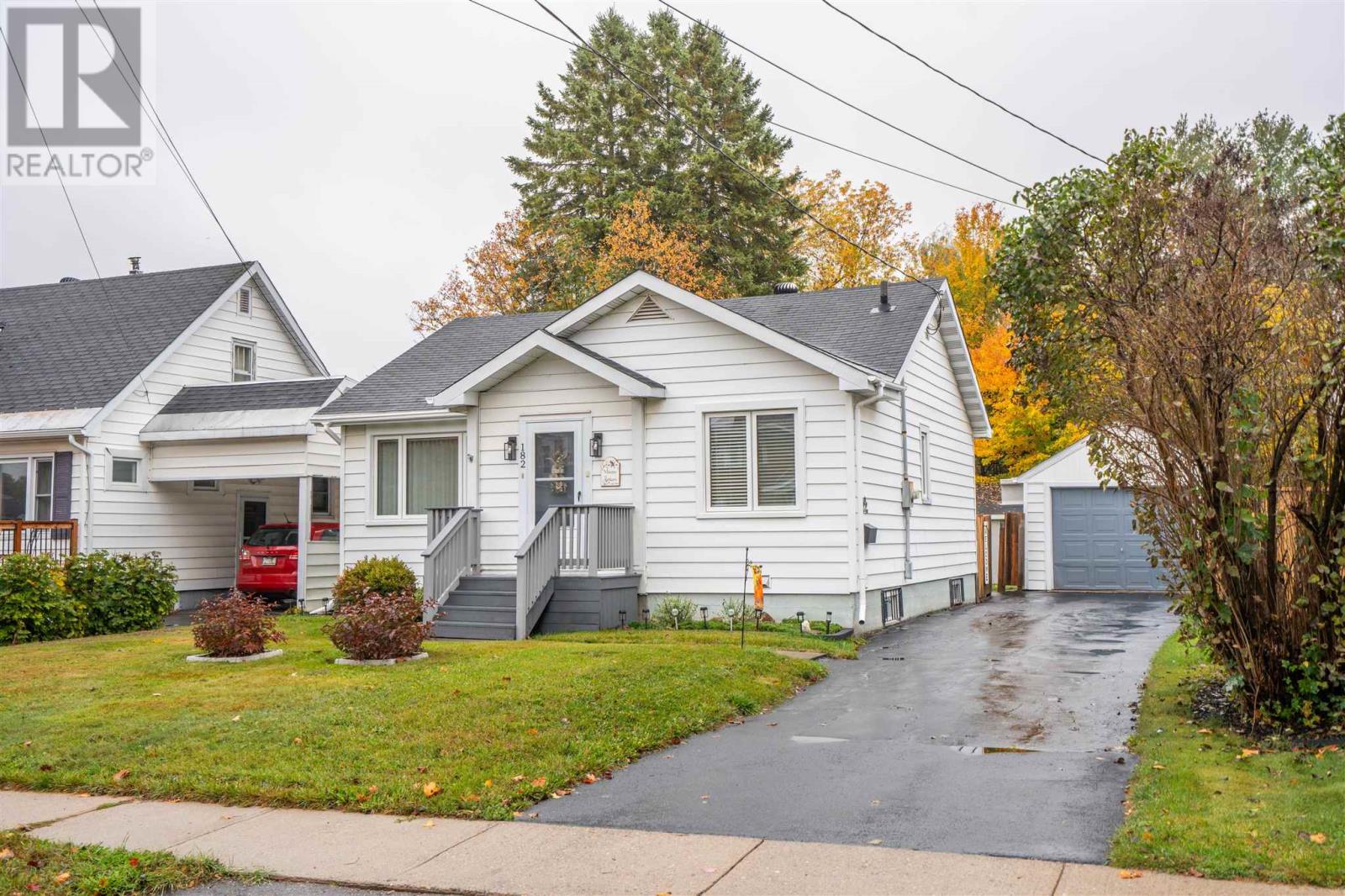 182 Lake ST - 3