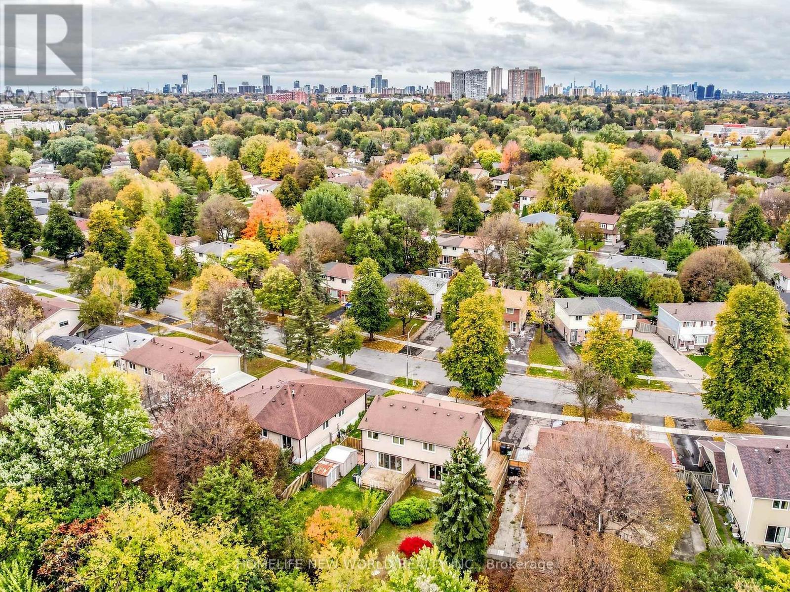 227 HOLLYBERRY TRAIL - 38