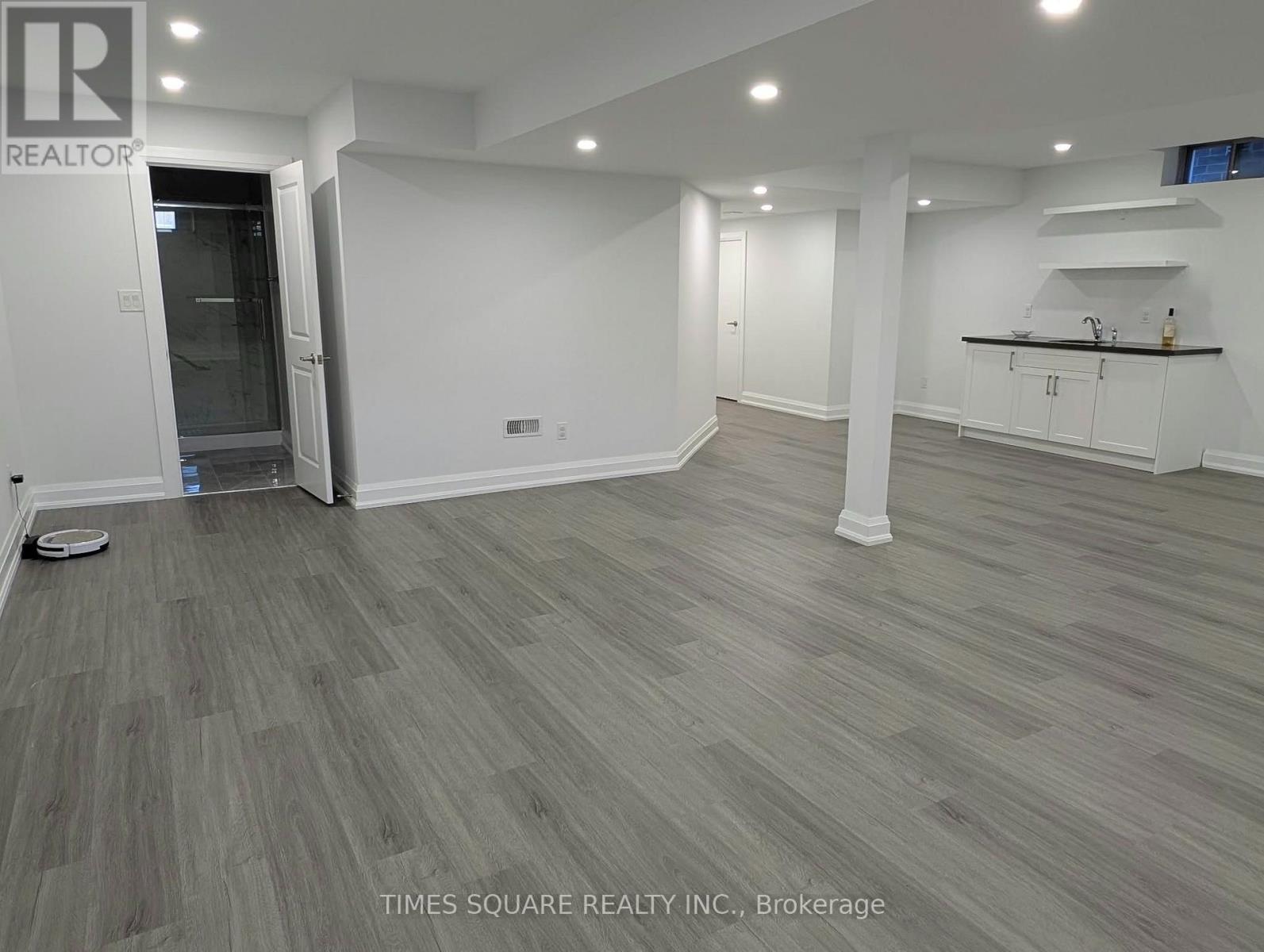 24 WALTER CLIFFORD NESBITT DRIVE - 27