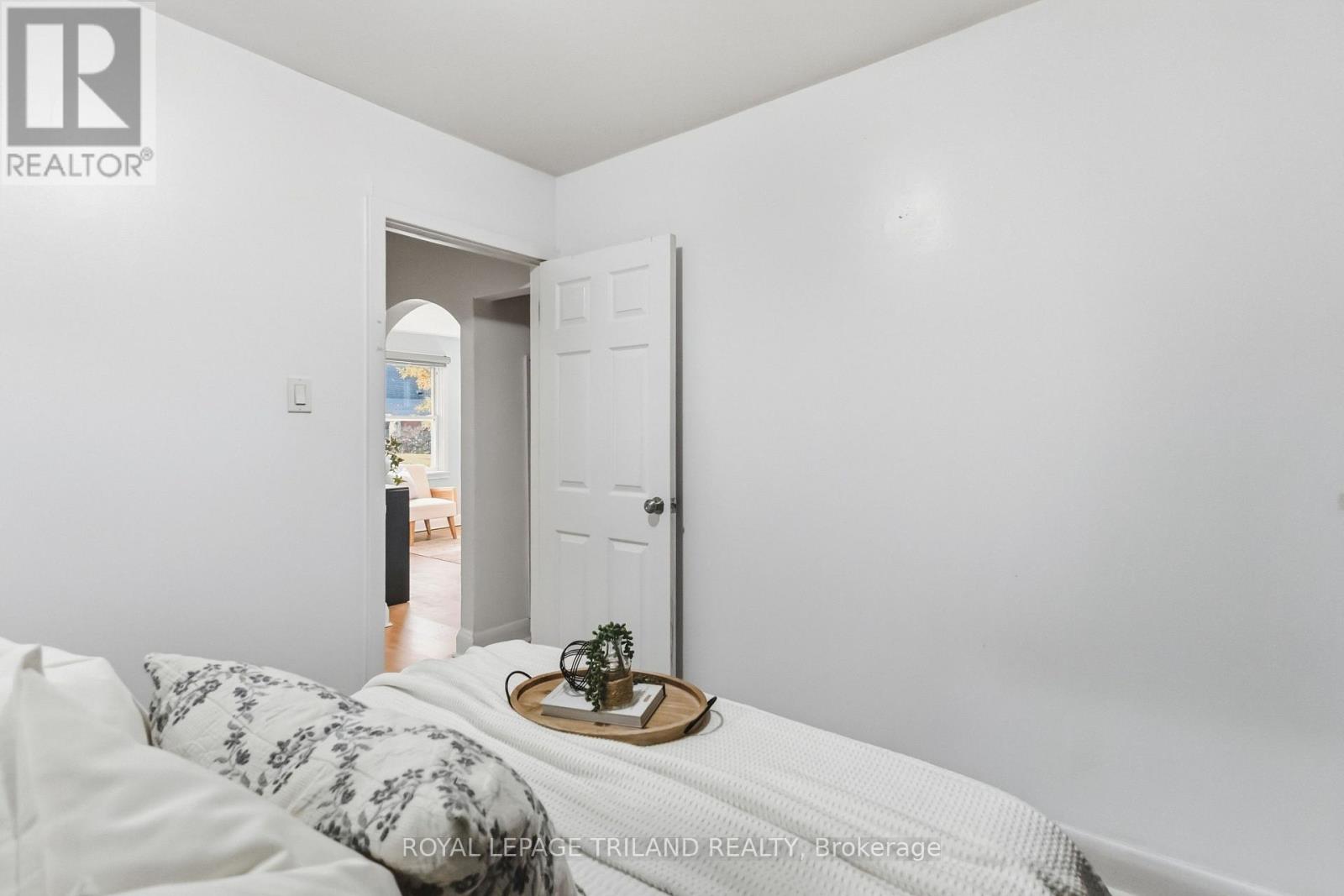 1628 Churchill Avenue — photo 23