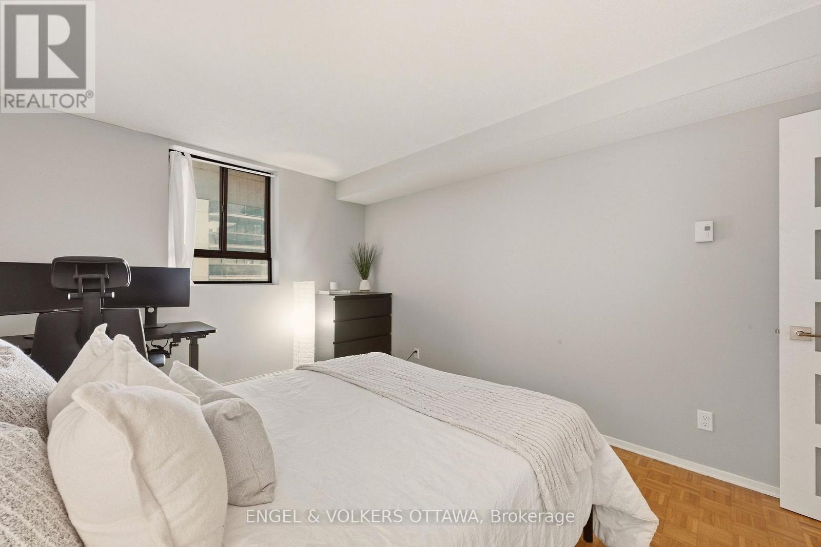 475 Laurier Avenue West — photo 22