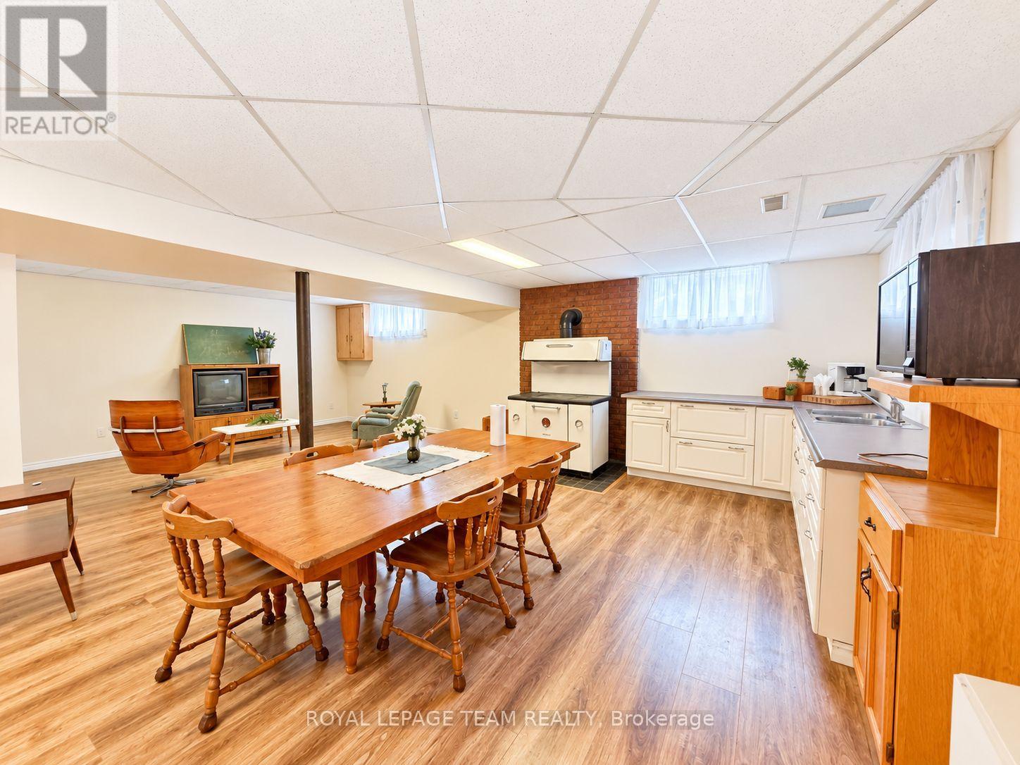 612 Elgin Street — photo 13
