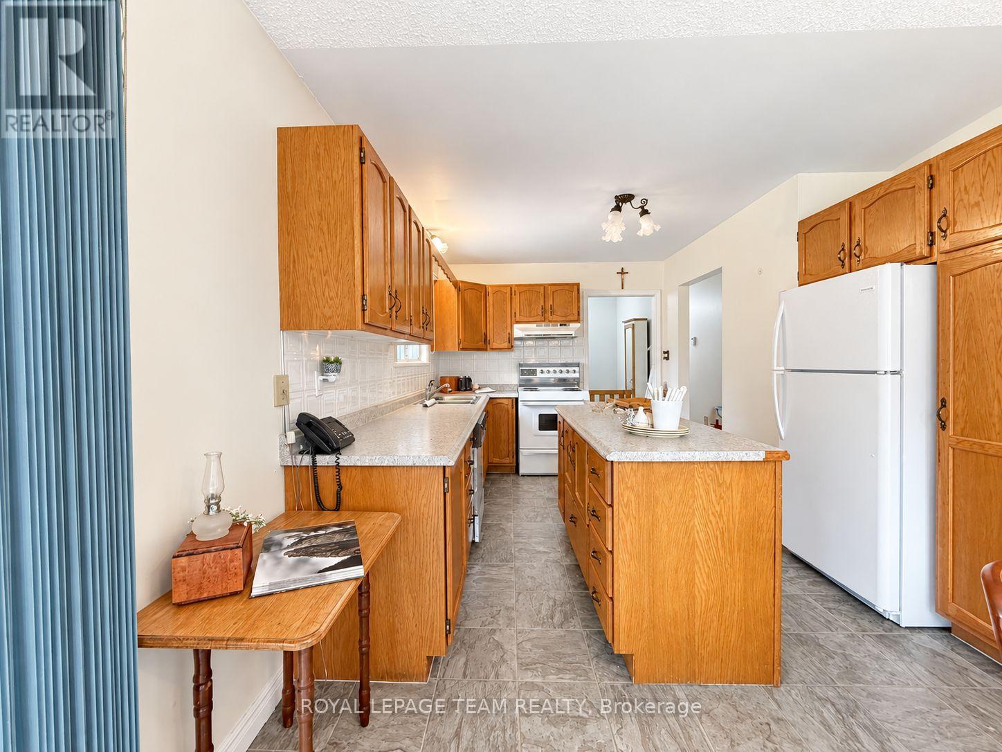 612 ELGIN STREET - 4