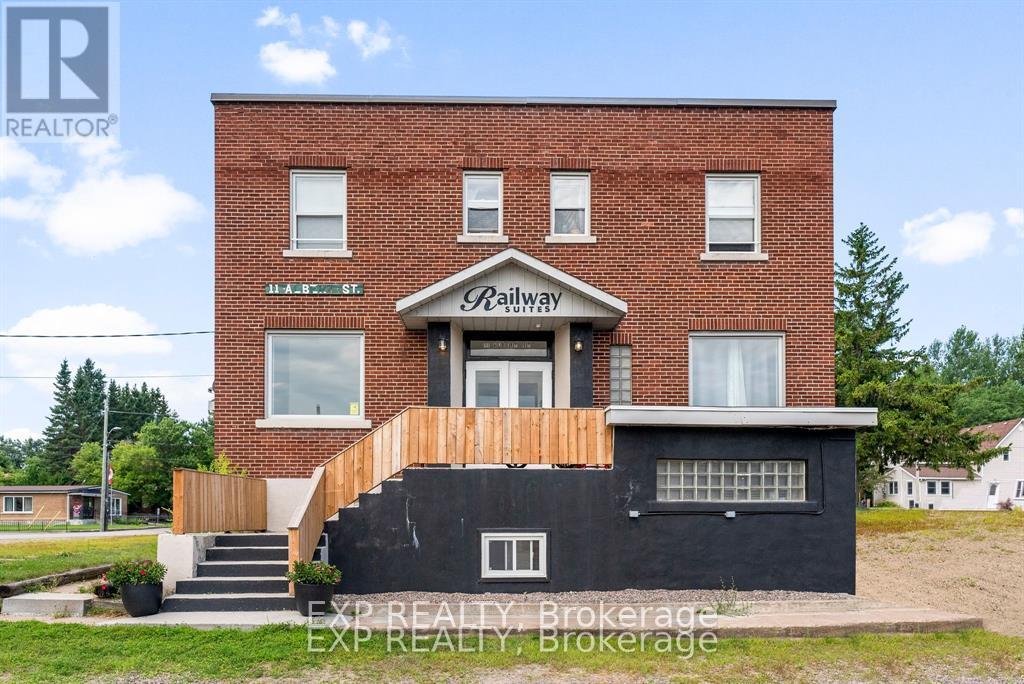 11 Albert Street — photo 31