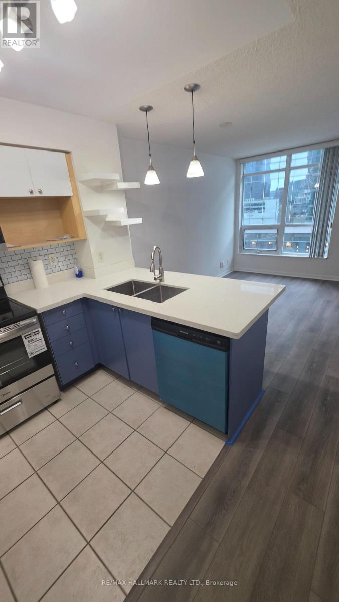 18 Yonge Street — photo 16