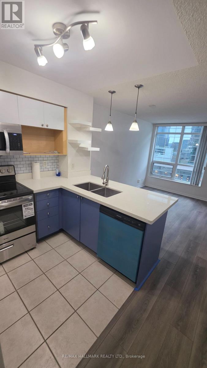 18 Yonge Street — photo 17