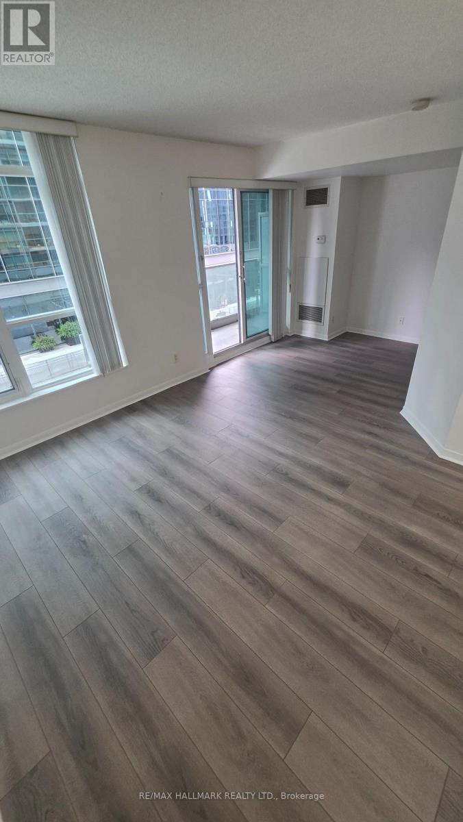 18 Yonge Street — photo 22