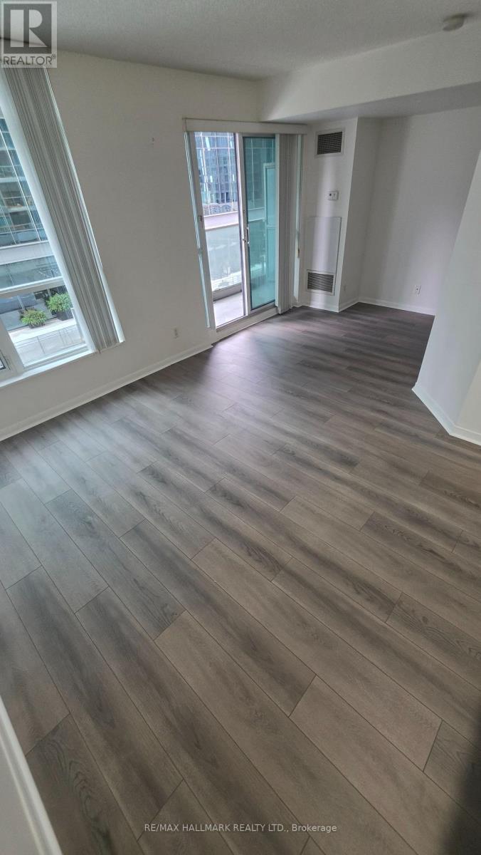 18 Yonge Street — photo 23