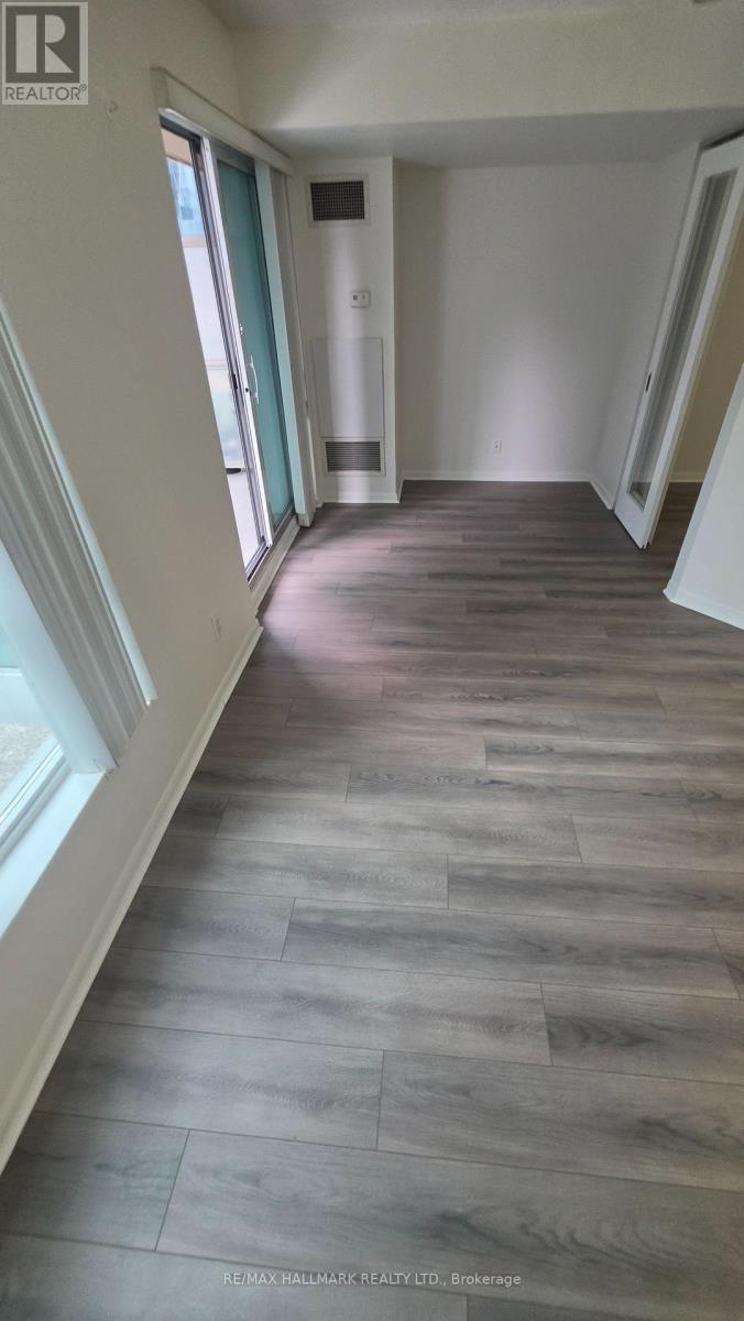 18 Yonge Street — photo 24