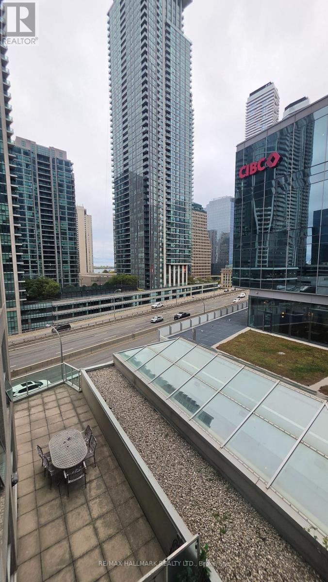 18 Yonge Street — photo 26