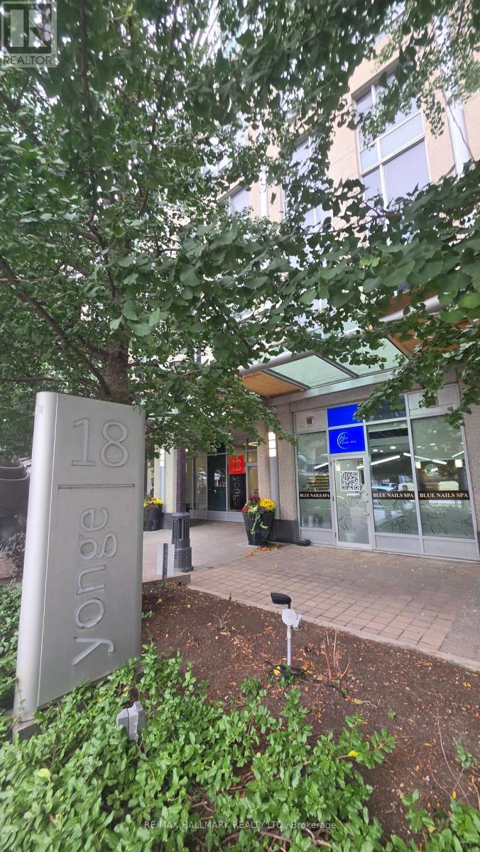 18 Yonge Street — photo 40
