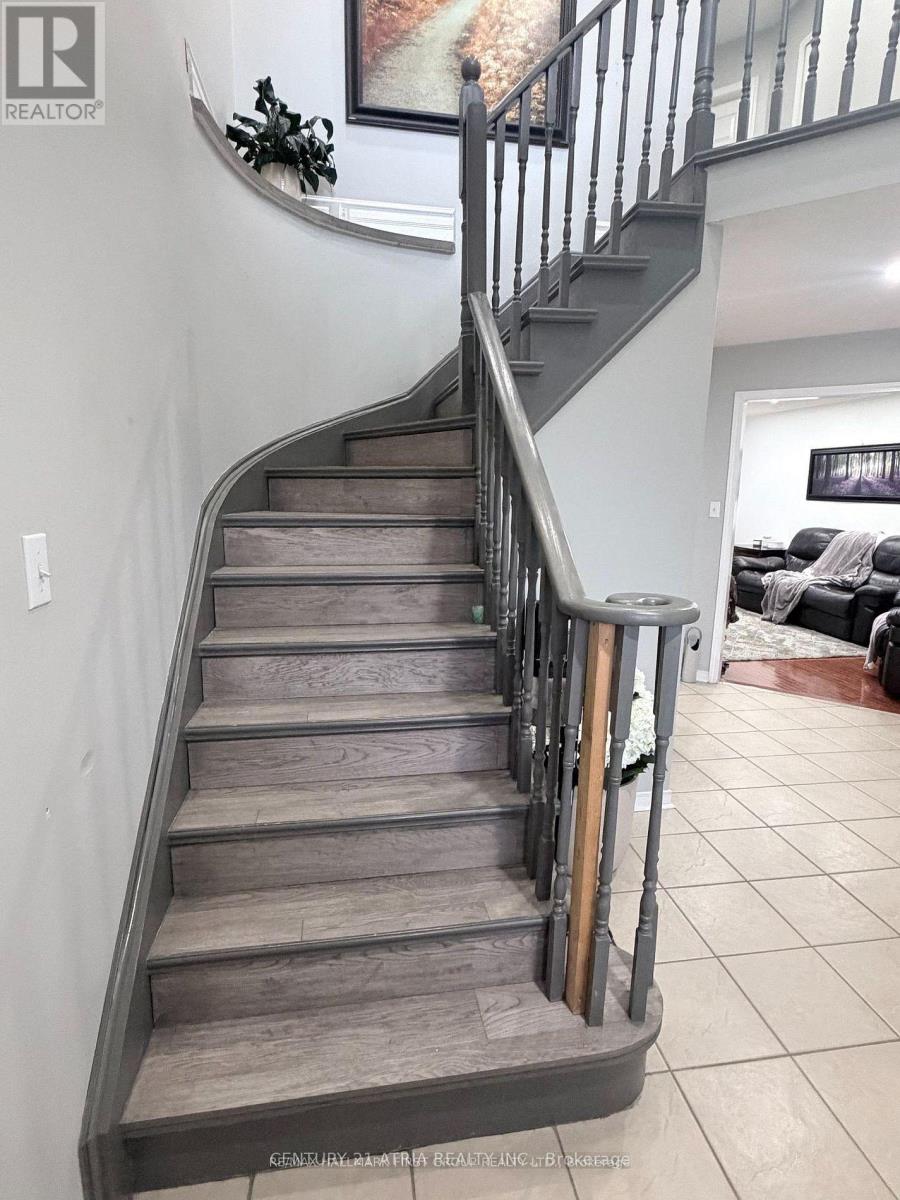 82 Hutton Place, Clarington, ON photo 3