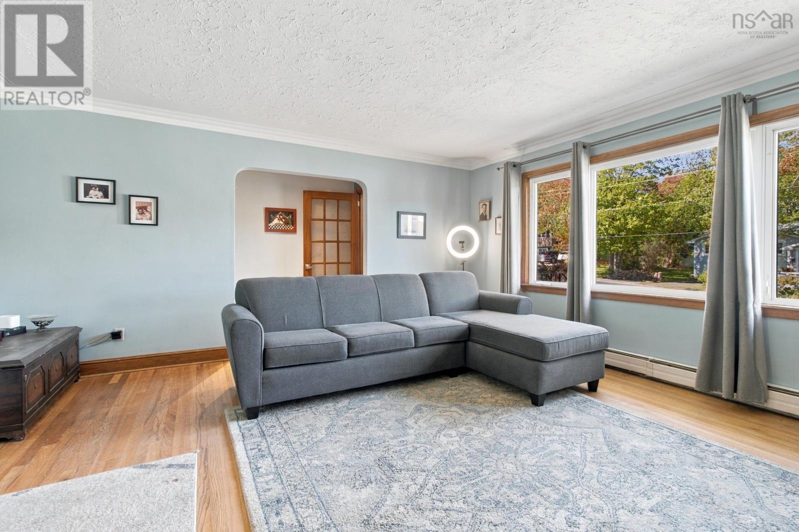 8 Edward Laurie Drive - 9
