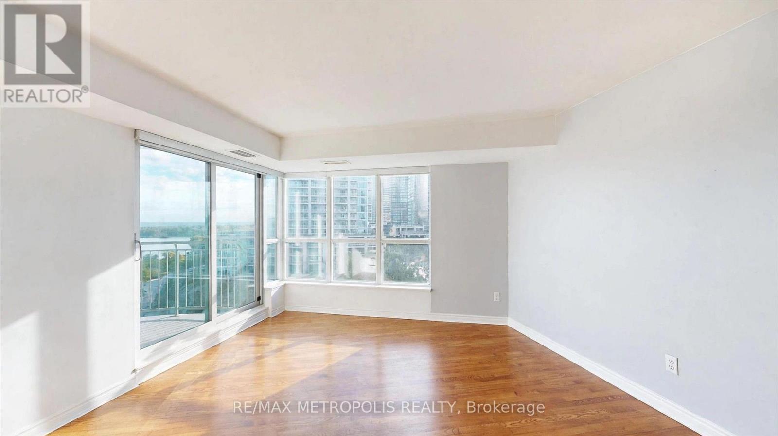 2111 Lake Shore Boulevard West — photo 14