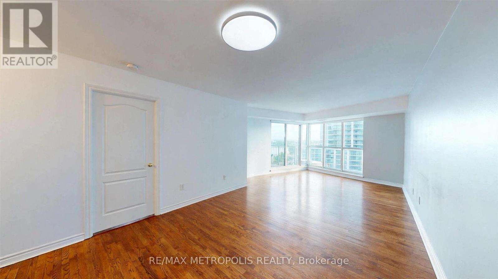 2111 Lake Shore Boulevard West — photo 18