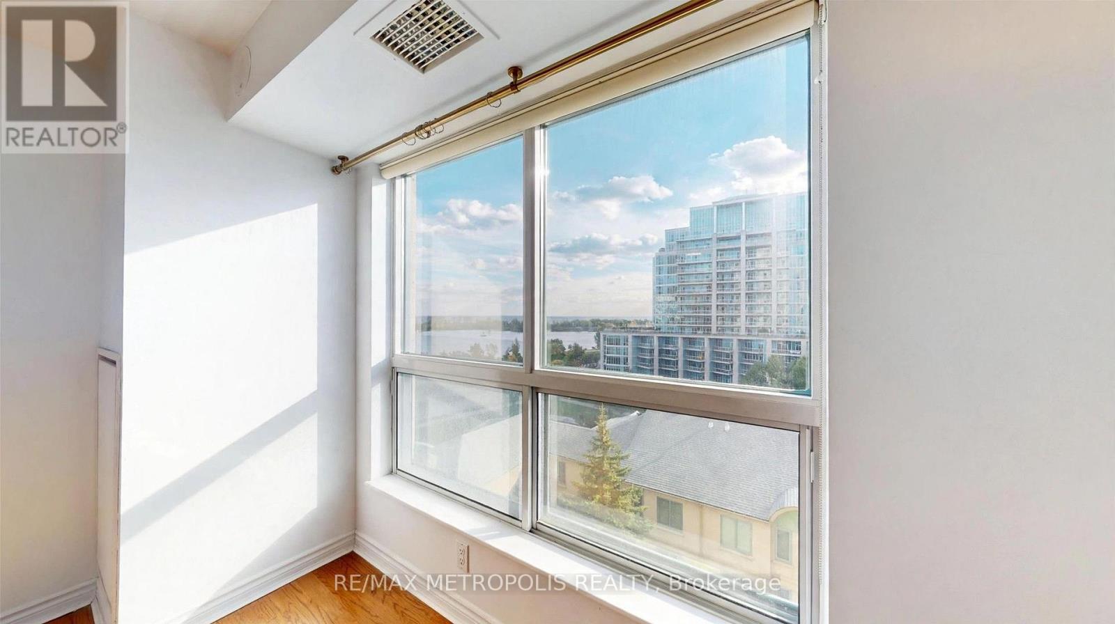 2111 Lake Shore Boulevard West — photo 38