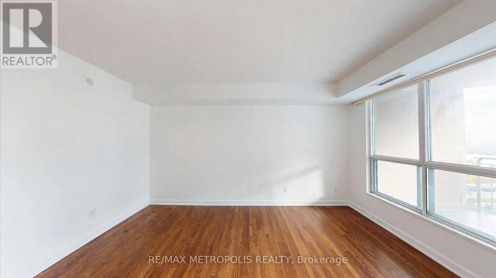 2111 Lake Shore Boulevard West — photo 23