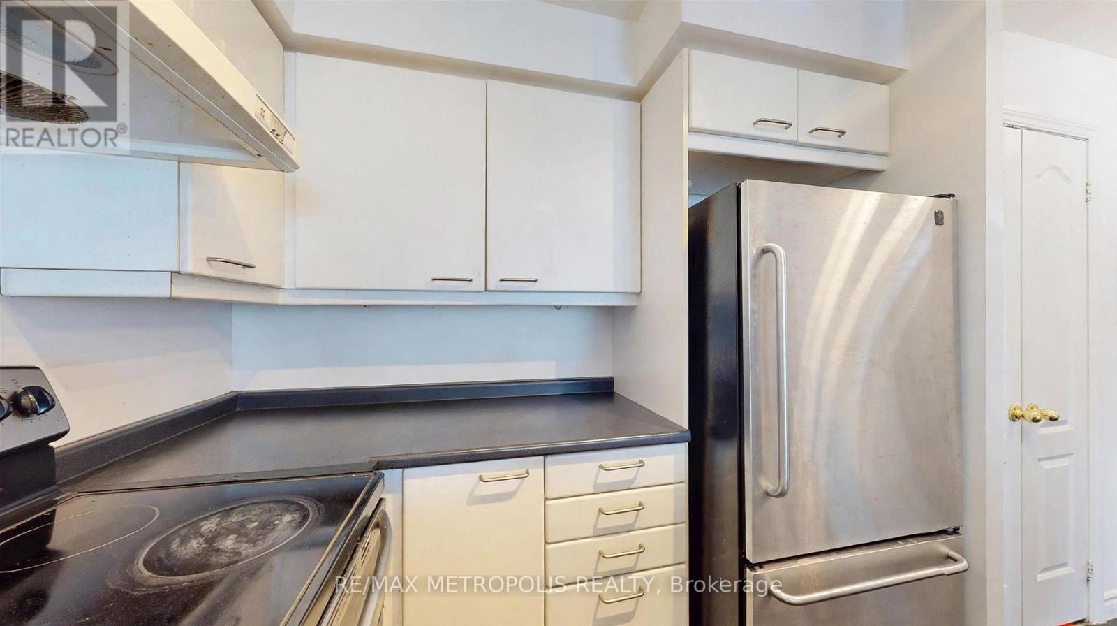 2111 Lake Shore Boulevard West — photo 8