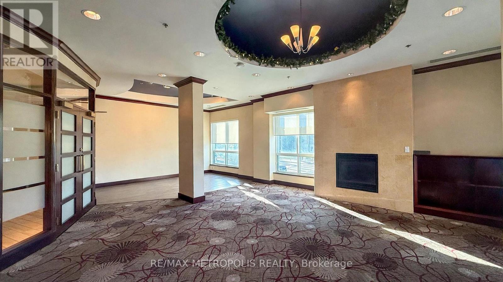 2111 Lake Shore Boulevard West — photo 45