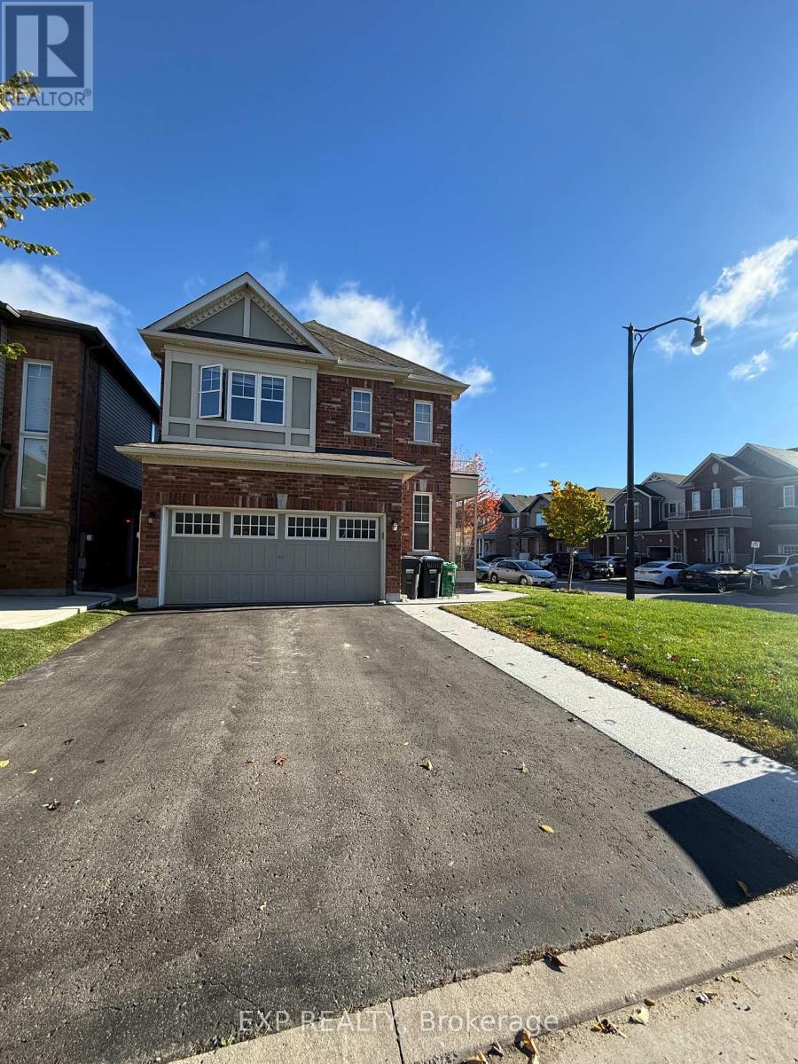 8 REDFERN STREET, Brampton (Northwest Brampton)