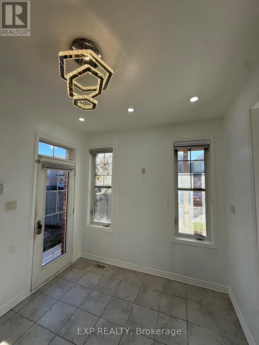 8 REDFERN STREET, Brampton (Northwest Brampton) — photo 5