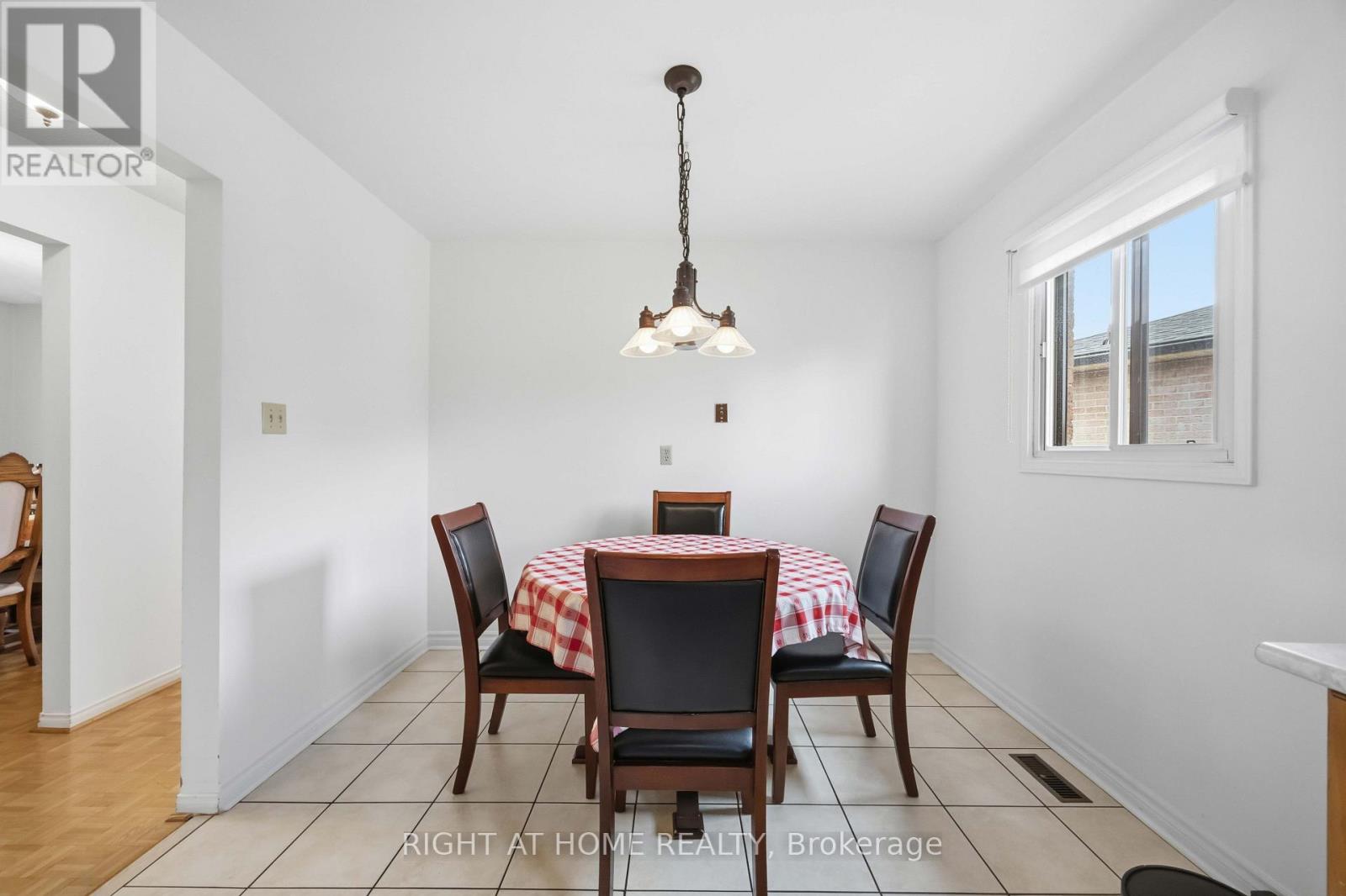 17 Cathy Jean Crescent, Toronto, ON photo 10