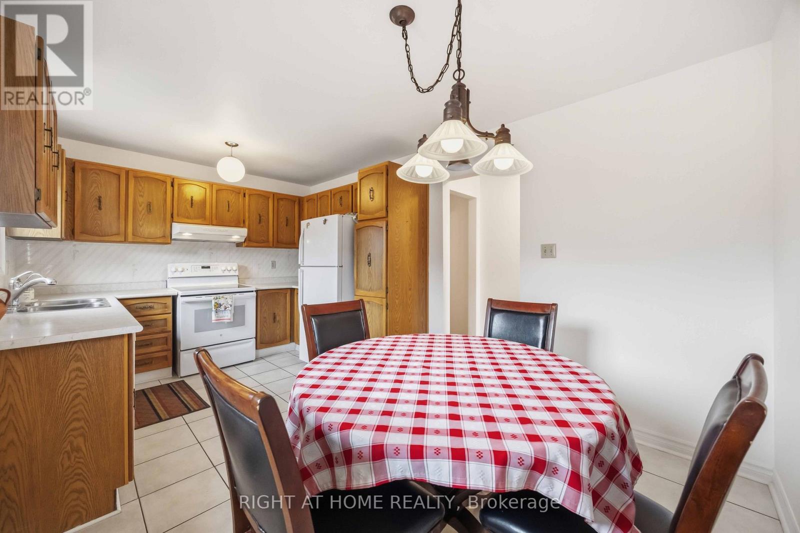 17 CATHY JEAN CRESCENT - 11