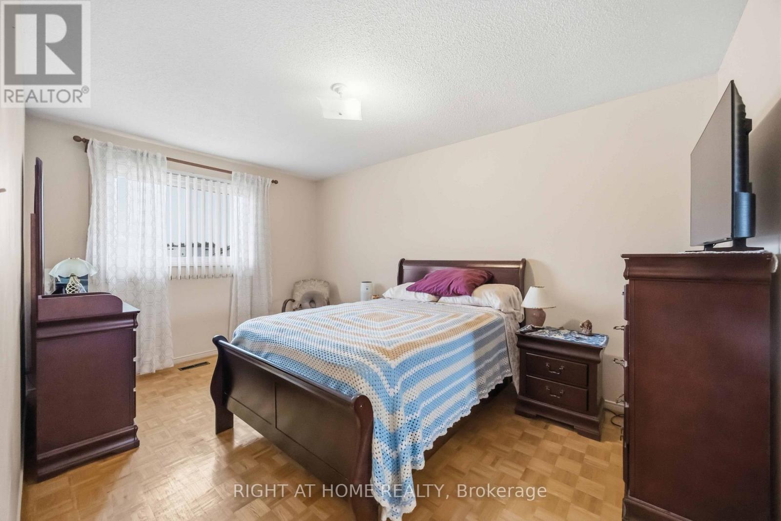 17 Cathy Jean Crescent, Toronto, ON photo 12