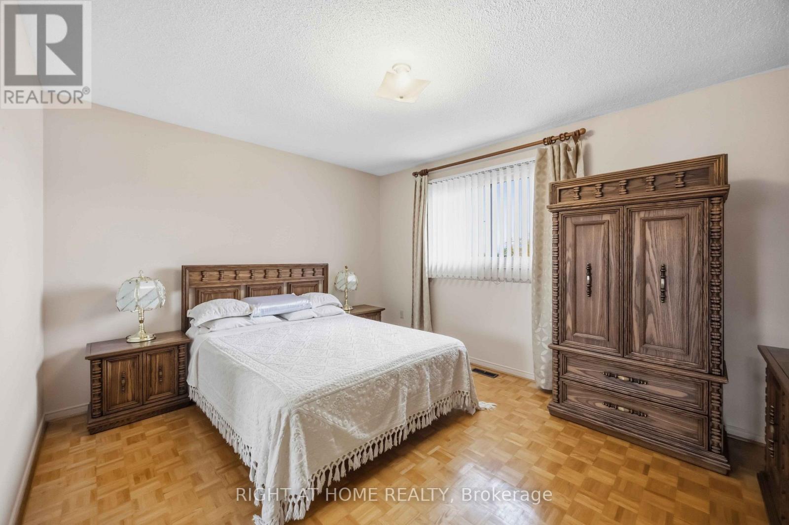 17 Cathy Jean Crescent, Toronto, ON photo 14