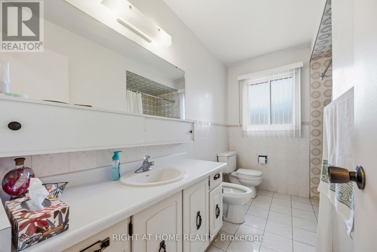 17 Cathy Jean Crescent, Toronto, ON photo 18