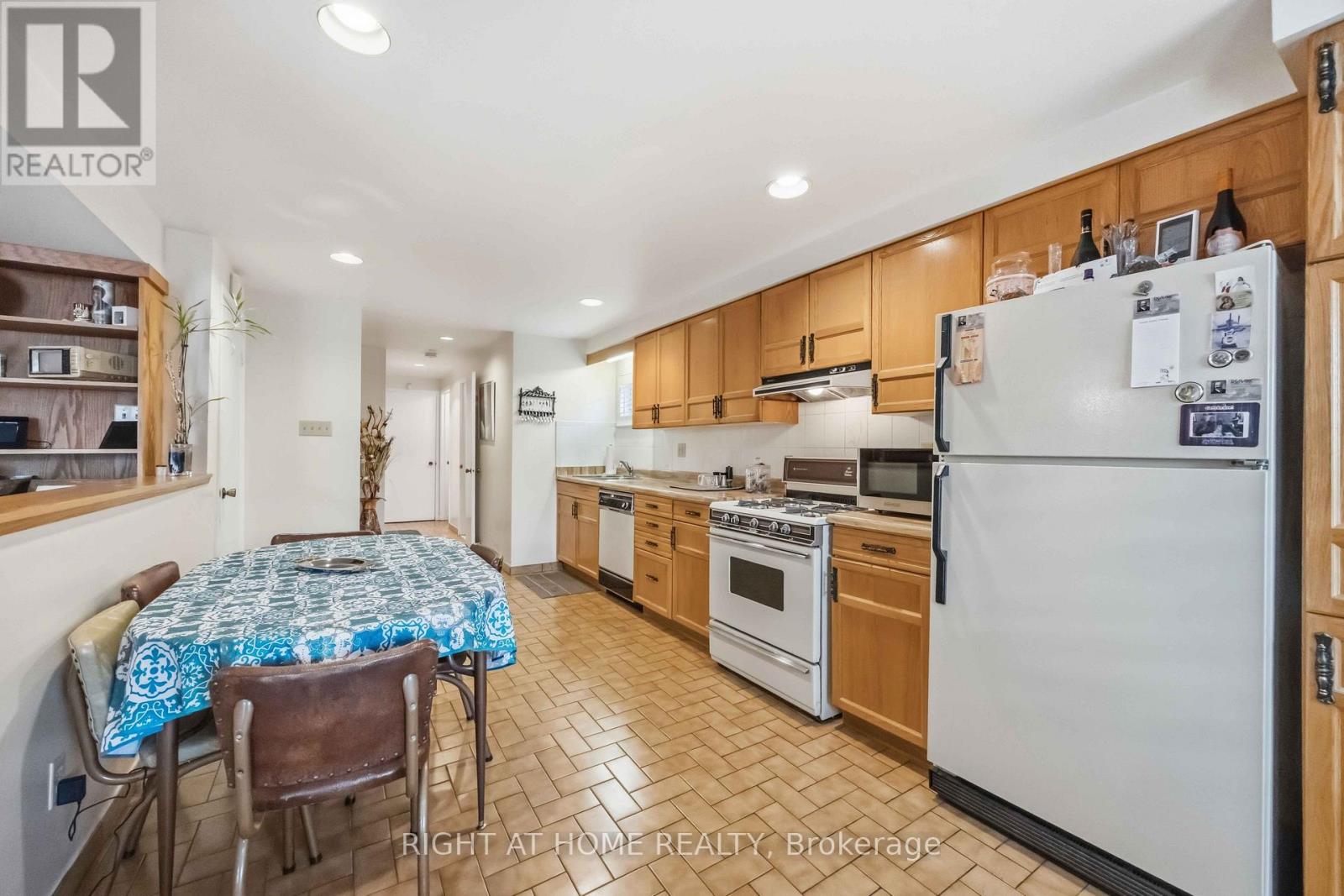 17 CATHY JEAN CRESCENT - 23