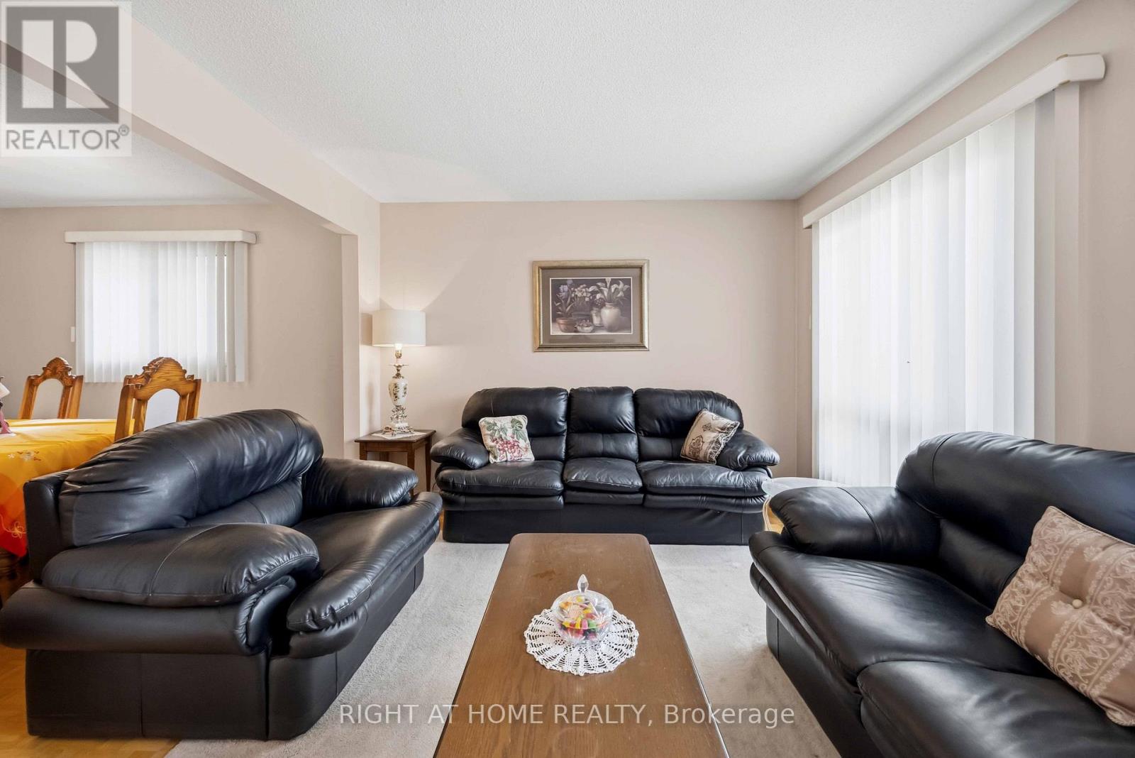 17 Cathy Jean Crescent, Toronto, ON photo 6