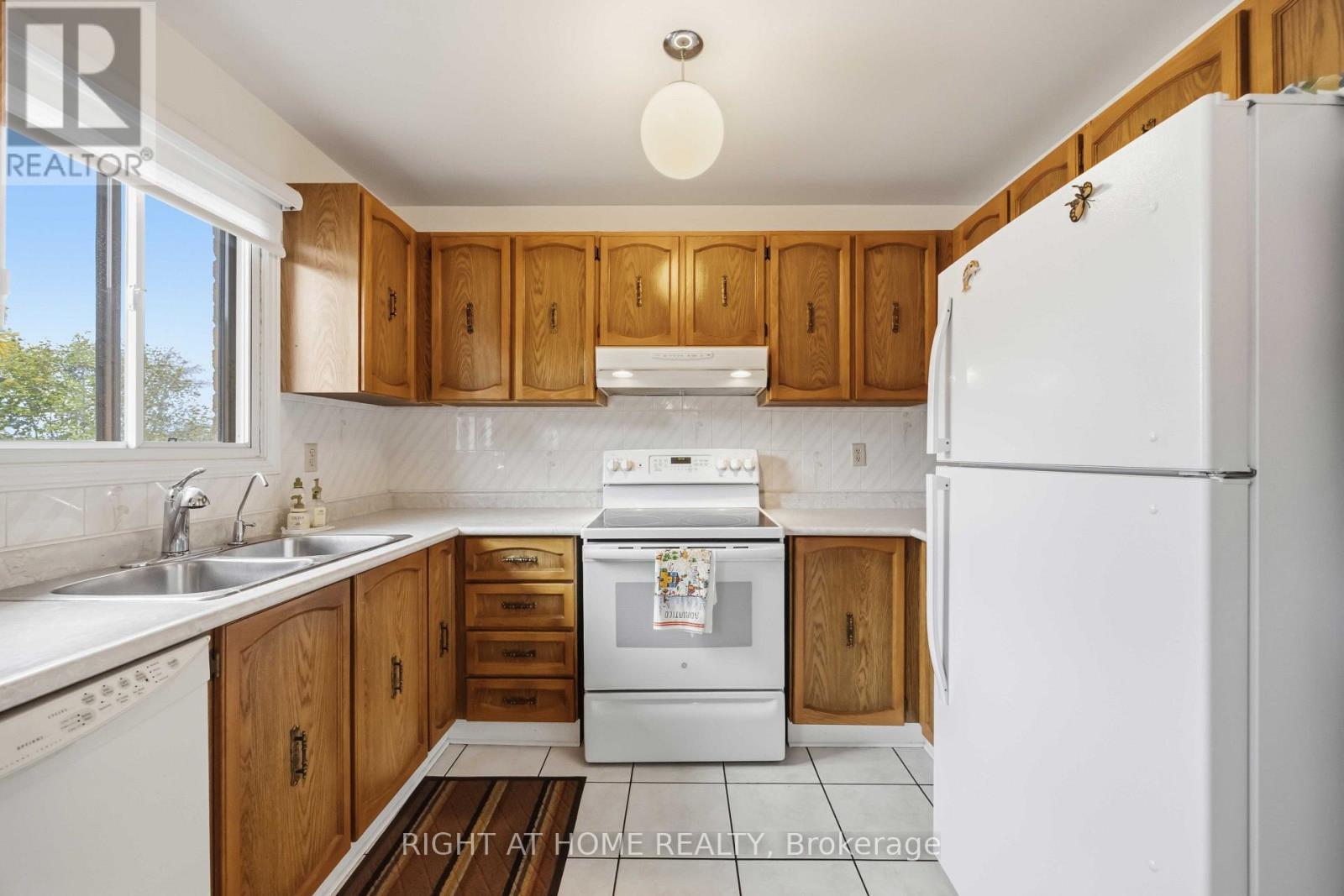 17 CATHY JEAN CRESCENT - 9