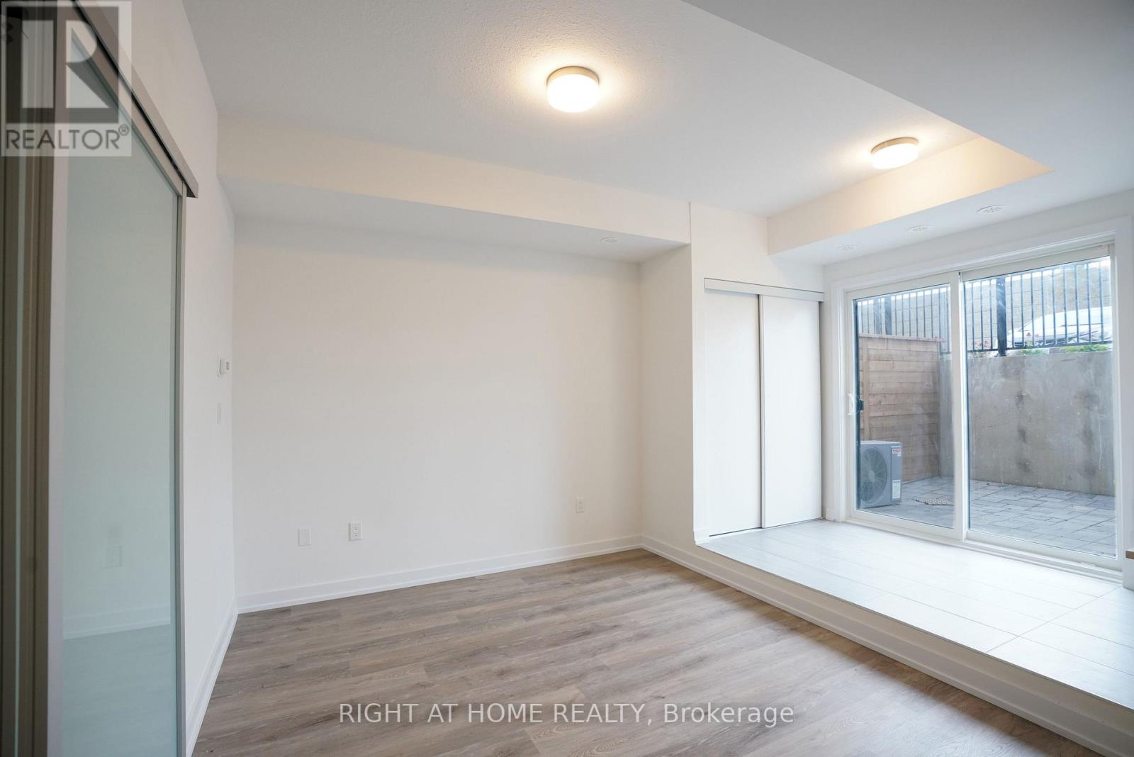 Q8 - 25 PALACE ST STREET — photo 2