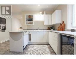 98 Hastings Avenue, Toronto, ON M4L2L2 Photo 10