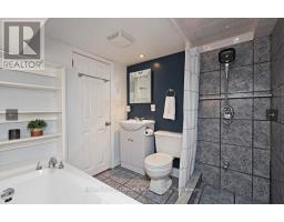 98 Hastings Avenue, Toronto, ON M4L2L2 Photo 15