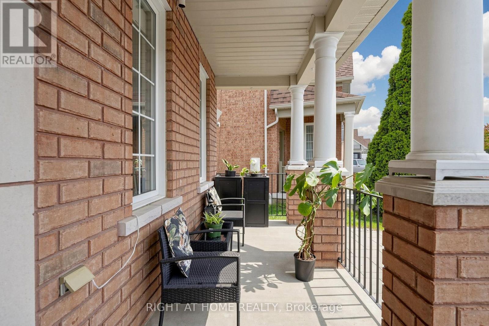 14 Grainger Crescent, Ajax, ON photo 3