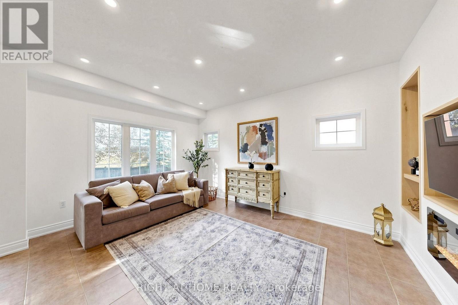 14 Grainger Crescent, Ajax, ON photo 9