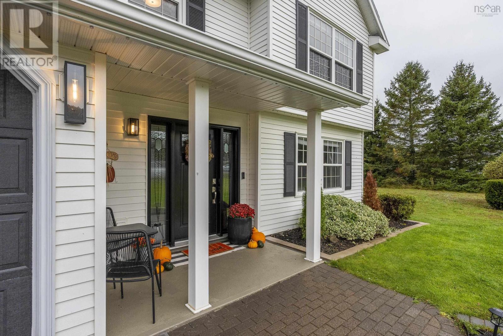 55 Dahlgren Crescent - 2