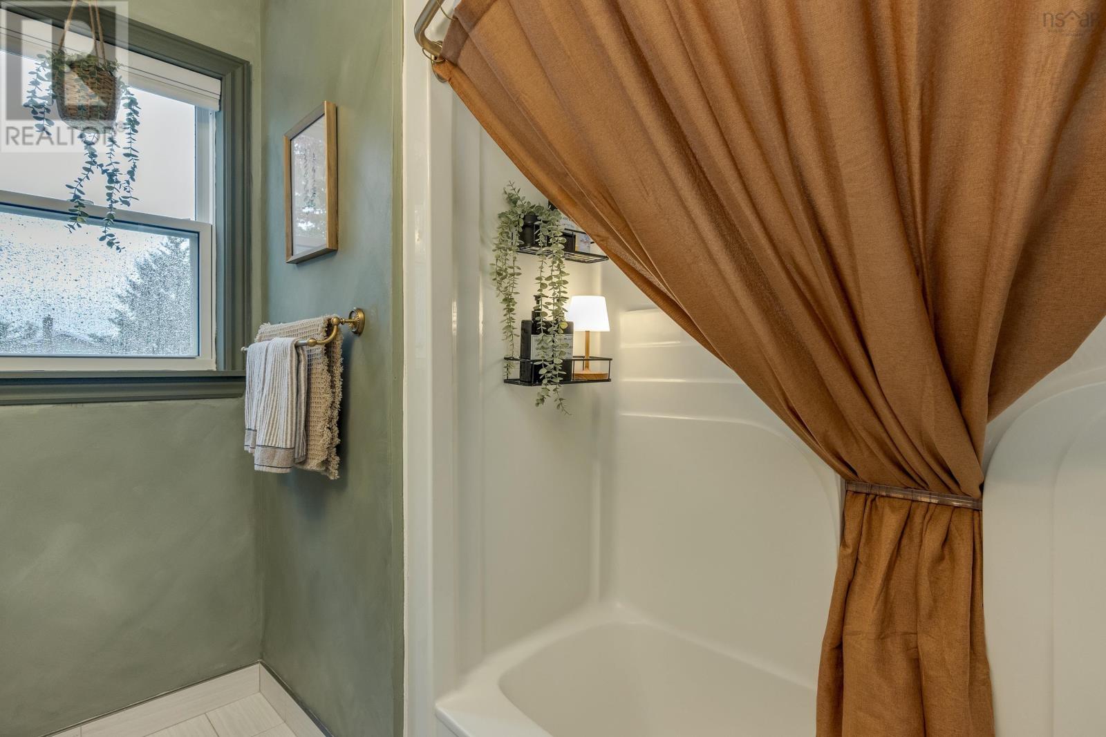 55 Dahlgren Crescent - 44