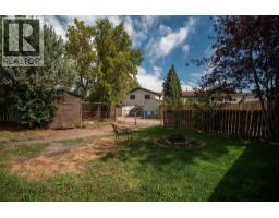 Living room - 168 Eastman Crescent, Red Deer, AB T4R1X7 Photo 6