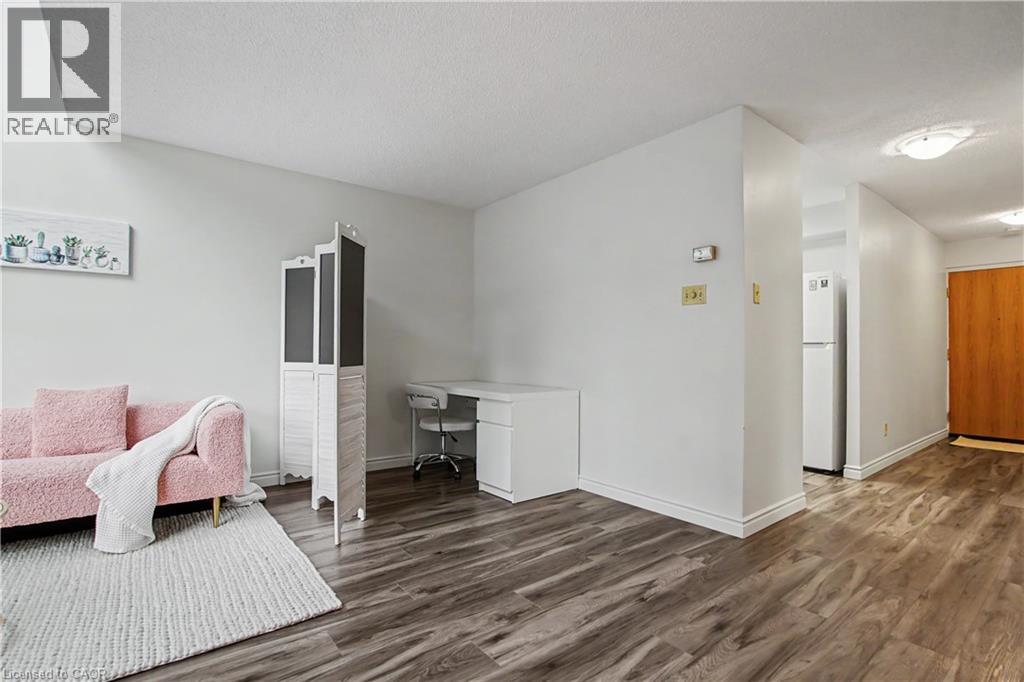 20 Ellen Street East — photo 7