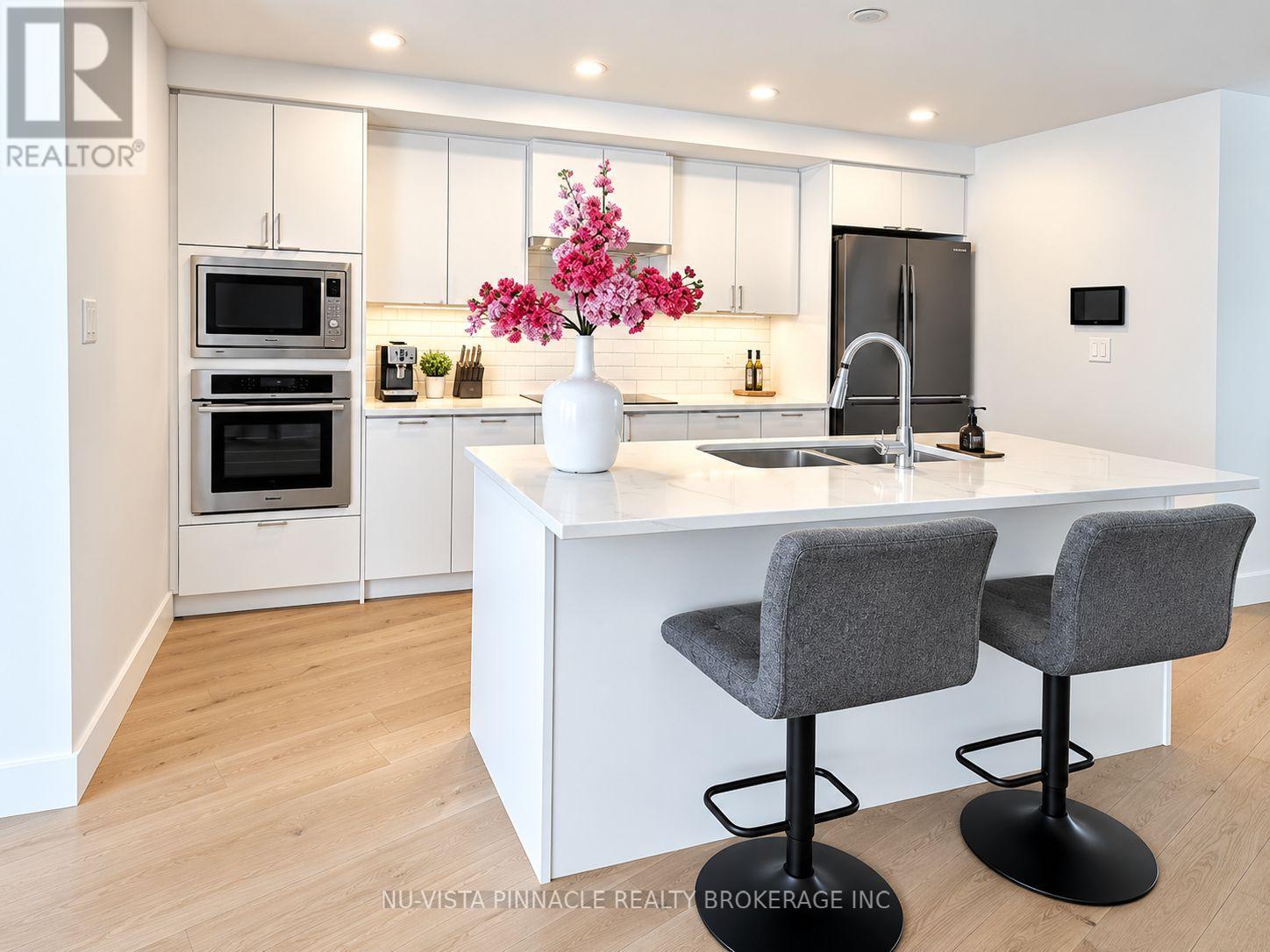 2062 LUMEN DRIVE, London South (South A) — photo 2