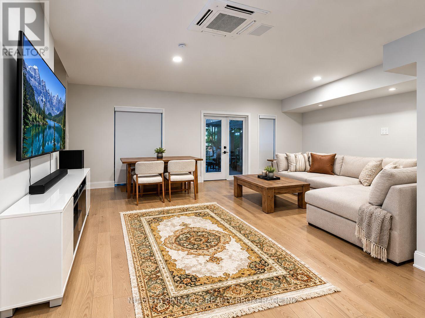 2062 LUMEN DRIVE, London South (South A) — photo 3