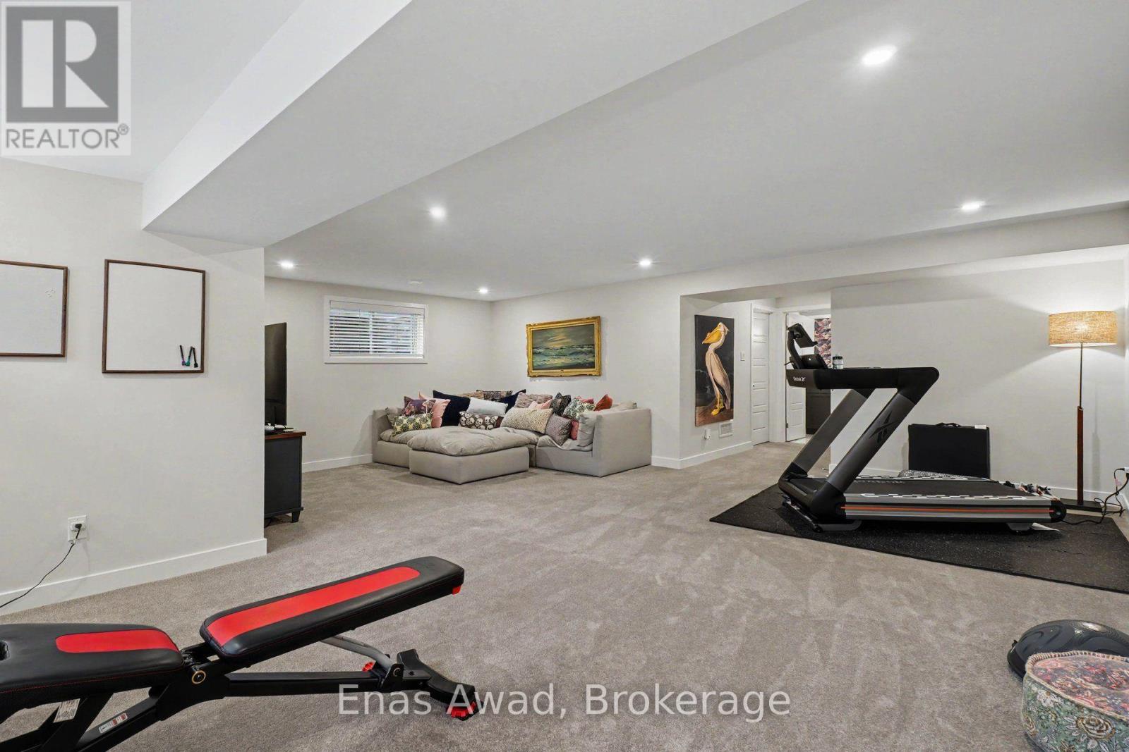 207 Bristol Crescent — photo 18