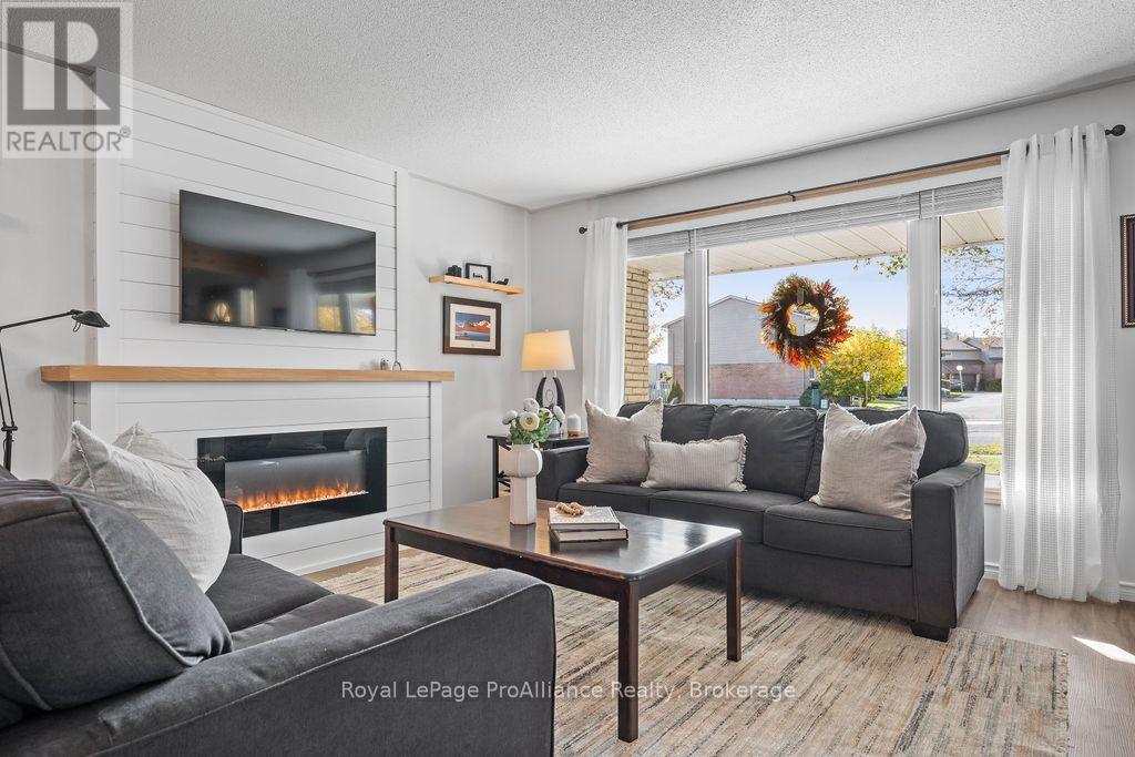 159 SINGLETON DRIVE, Belleville (Belleville Ward) — photo 3