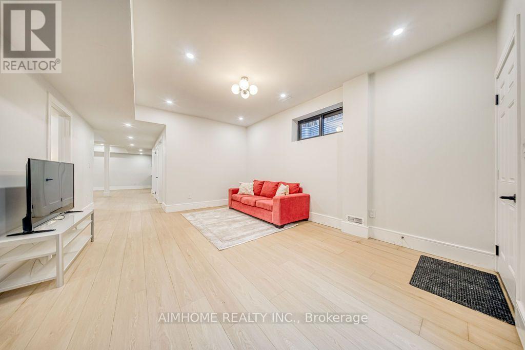 21 Shadbolt Court, Markham, ON photo 47