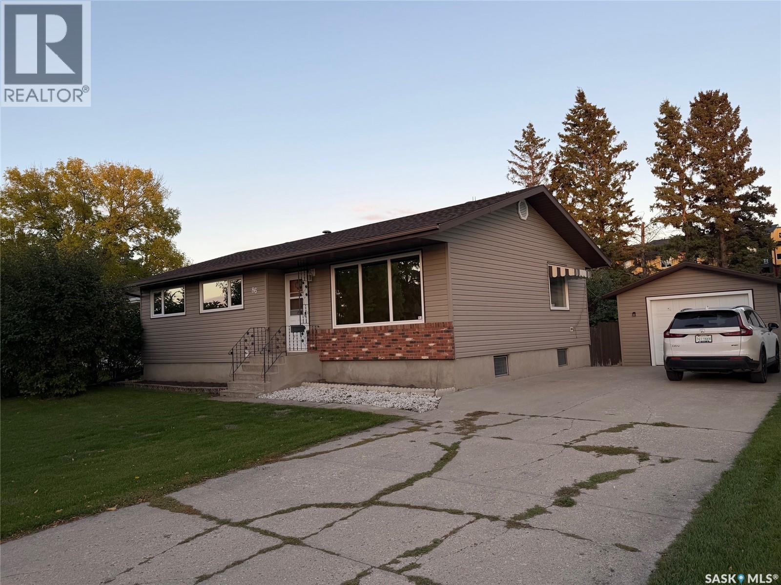 86 Newfield PLACE - 1